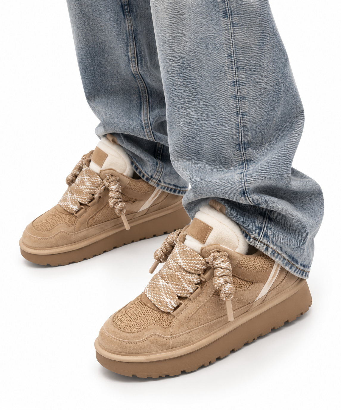 VIRAL FUZZY SNEAKER